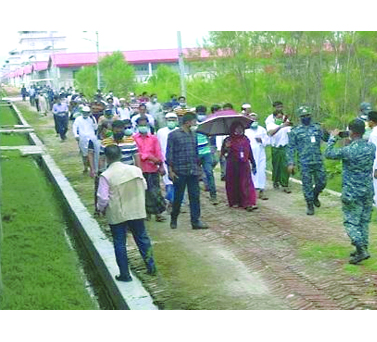 বাংলাদেশকে চাপ নয় প্রত্যাবাসনে উদ্যোগ নিন