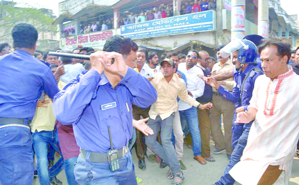 রাজধানীতে বিএনপির সমাবেশে পুলিশের লাঠিপেটা  ****