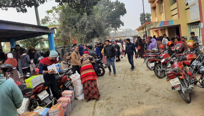 ঈশ্বরদীতে পৌঁছায়নি প্রাক-প্রাথমিক, তৃতীয়, চতুর্থ ও সপ্তম শ্রেণির বই 