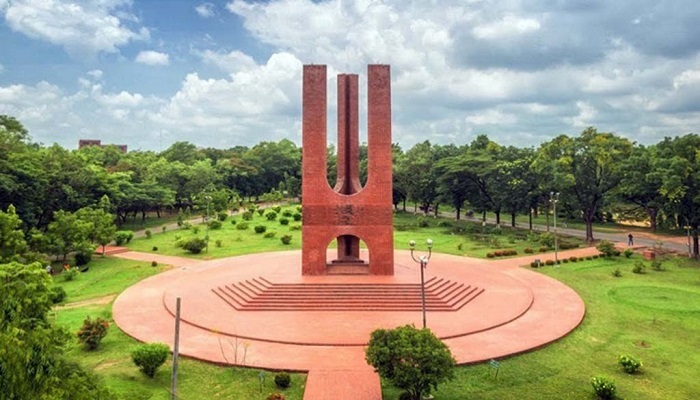 মদের বোতল রাখার অভিযোগে জাবি কর্মচারী বরখাস্ত, তদন্ত কমিটি গঠন 