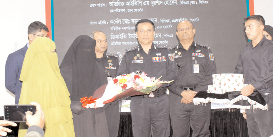 ঘরছাড়া ৯ তরুণ-তরুণীকে পরিবারের কাছে হস্তান্তর