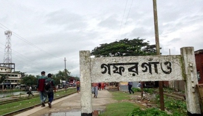 গফরগাঁওয়ে ট্রেনের ইঞ্জিন বিকলঃ ৩ ঘন্টা যাত্রী ভোগান্তি