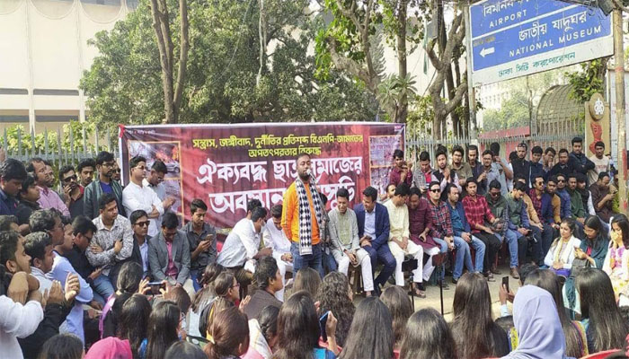 বিএনপির গণঅবস্থান : শাহবাগে ‘সতর্ক পাহারায়’ ছাত্রলীগ