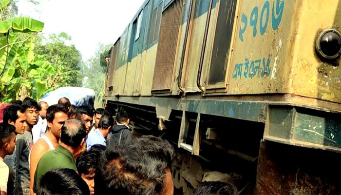 টাঙ্গাইলে ট্রেনের ধাক্কায় তিন নারীর মৃত্যু নিহত, আহত ৫