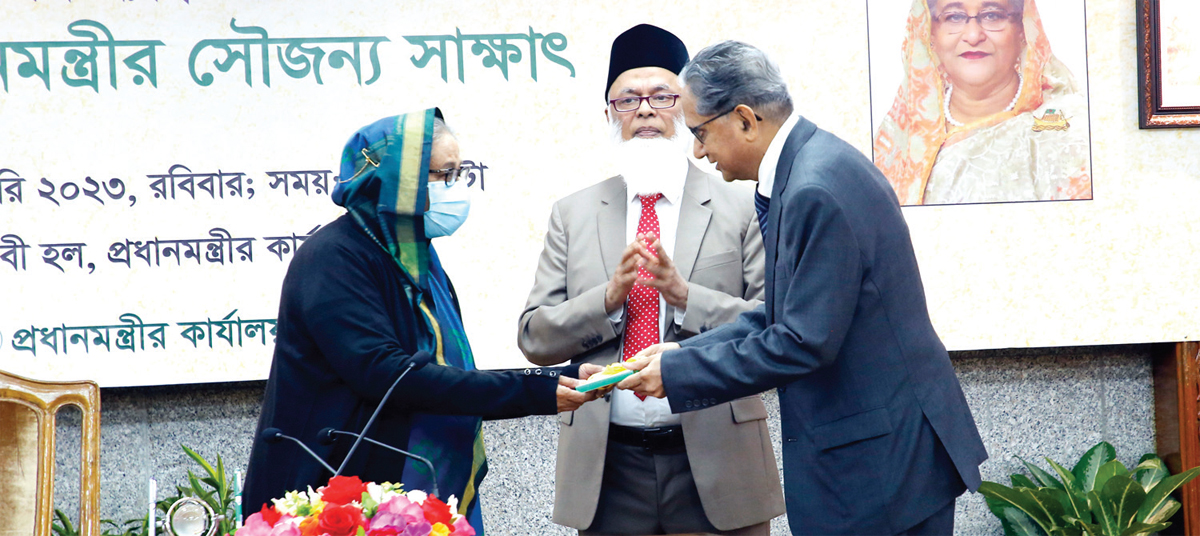 প্রধানমন্ত্রীর ত্রাণ তহবিলে পূবালী ব্যাংকের অনুদান