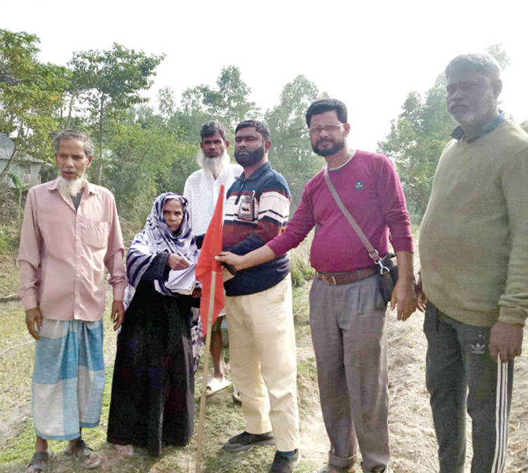 ২৩ বছর পর ভূমি দখল পেলেন বৃদ্ধ দম্পতি