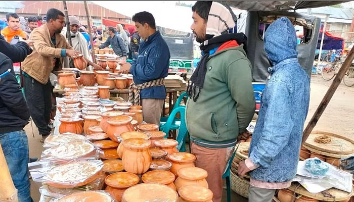 সিরাজগঞ্জে ২৫০ বছরের ঐতিহ্যবাহী দই মেলা অনুষ্ঠিত