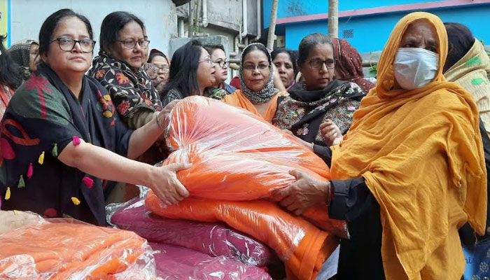 টাঙ্গাইলে মহিলা এমপি’র কম্বল বিতরণ