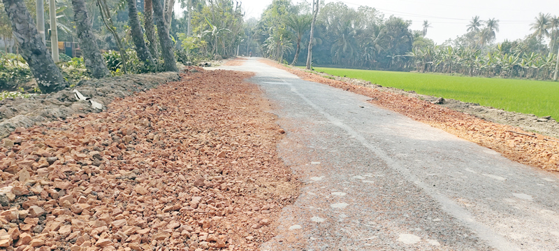 অনিয়মে চলছে ২ কোটি টাকার রাস্তা মেরামতের কাজ