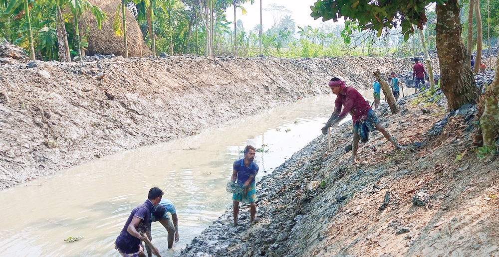 খাল খননে পাল্টে যাবে গ্রাম