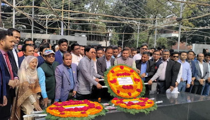 বঙ্গবন্ধুর প্রতিকৃতিতে আইইবির নবনির্বাচিত কমিটির শ্রদ্ধা