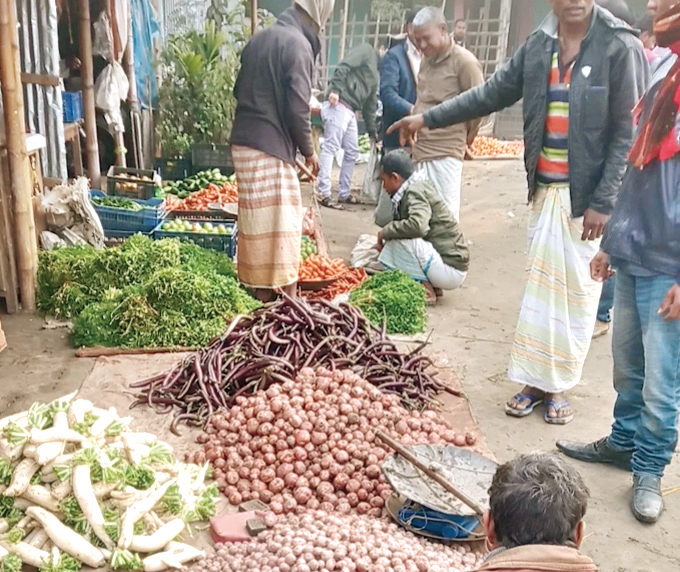 প্রান্তিক কৃষকের হাটে কোটি টাকার বেচাকেনা