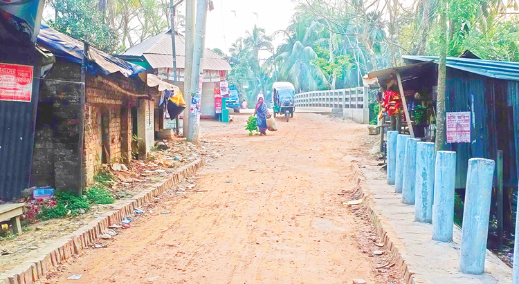 ব্রিজে অ্যাপ্রোচ না থাকায় দুর্ভোগ