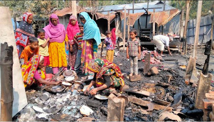 ভূরুঙ্গামারীতে অগ্নিকাণ্ডে বাড়ি পুড়ে ছাই, ব্যাপক ক্ষতি 