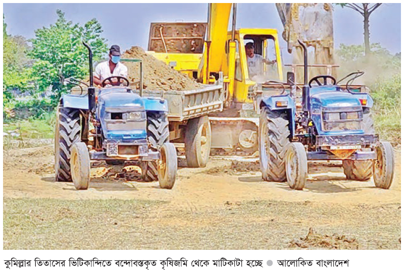 ইটভাটায় পুড়ছে কৃষি জমির প্রাণ