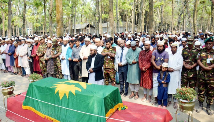 কেএনএ সন্ত্রাসীদের গুলিতে নিহত সেনাবাহিনীর অফিসারের দাফন সম্পন্ন