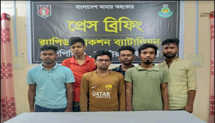 নাটোরে পর্নোগ্রাফি সংরক্ষণ ও বিক্রির অপরাধে গ্রেফতার ৬