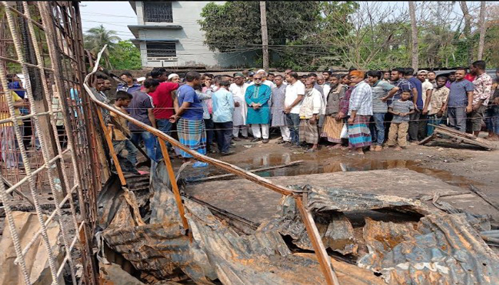 পিরোজপুরে ৬ দোকান আগুনে পুড়ে ছাই