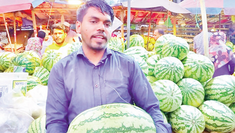 বরিশালে তরমুজে সয়লাব বাজার, তবে দর বেশি