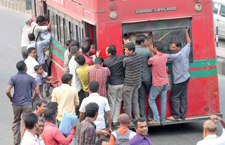 গণপরিবহণে যাত্রী বিড়ম্বনা