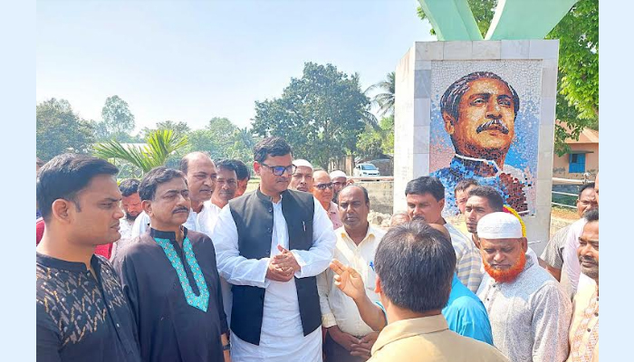 সিঙ্গারীগাঁও মুক্তিযুদ্ধ স্মৃতিসৌধ পরিদর্শনে নৌপরিবহন প্রতিমন্ত্রী