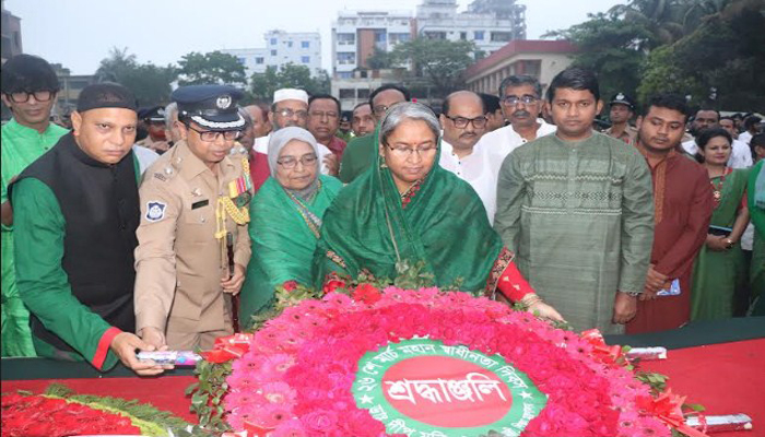 চাঁদপুরে শহীদদের প্রতি শিক্ষামন্ত্রীসহ সর্বস্তরের শ্রদ্ধা নিবেদন