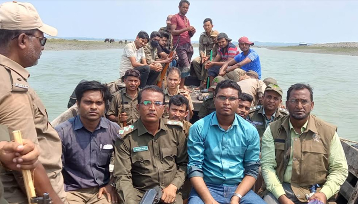 মহেশখালীতে উচ্ছেদ অভিযানে অবৈধ পাকা স্থাপনা ধ্বংস করলো বনবিভাগ