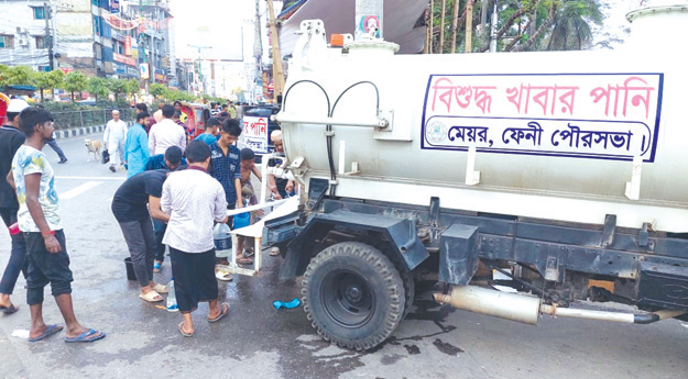 পৌরবাসীকে বিশুদ্ধ পানি সরবরাহ