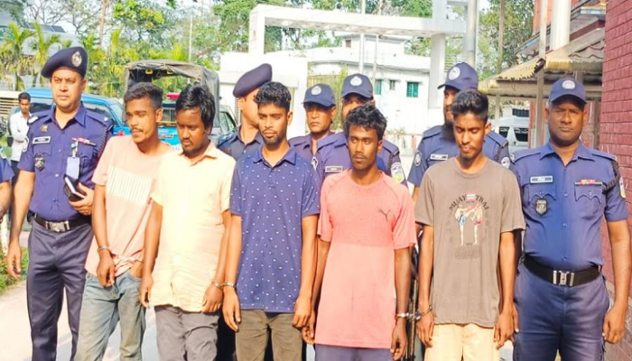 ব্যাংকে যাওয়ার পথে ১২ লাখ টাকা লুট, ডাকাত দলের পাঁচ সদস্য গ্রেপ্তার