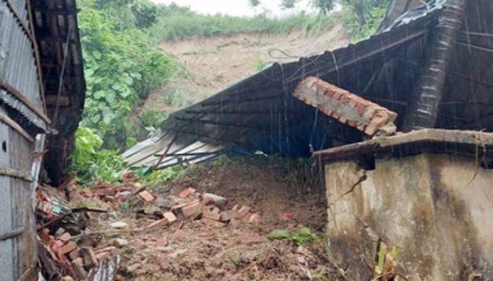 চট্টগ্রামে পাহাড় ধসে তিনজনের মৃত্যু, আরো মৃত্যুর শঙ্কা