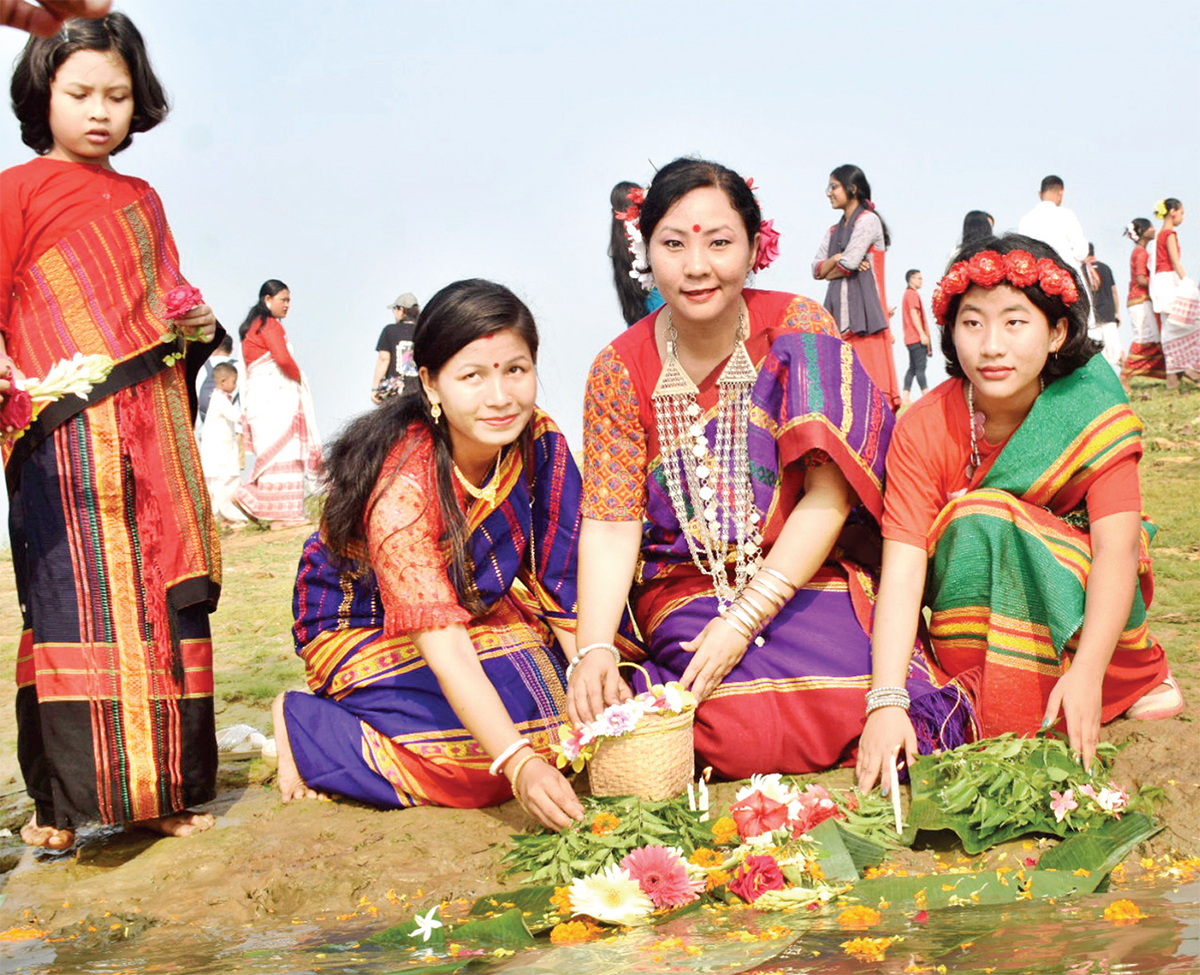 ফুল ভাসিয়ে দুঃখের বিদায় সুখের প্রার্থনা