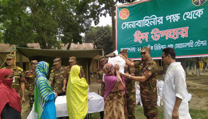 শেরপুরে অসহায়দের মাঝে সেনাবাহিনীর ঈদ উপহার