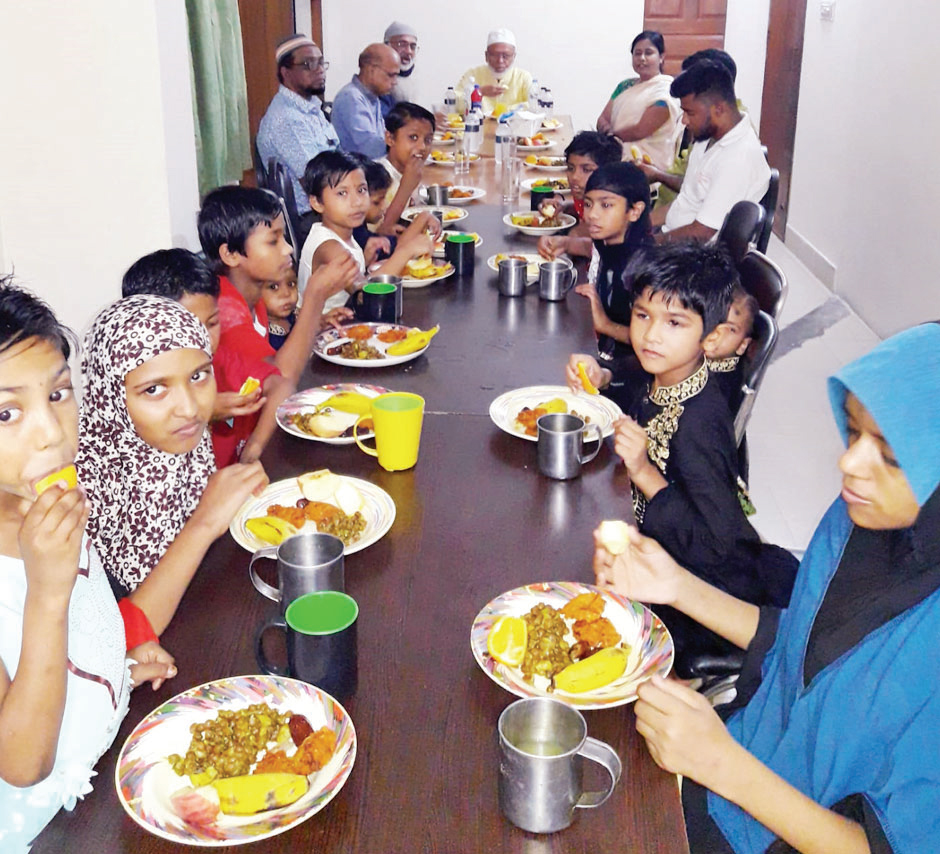 শিশুদের জন্য ইফতারি ও রাতের খাবারের আয়োজন