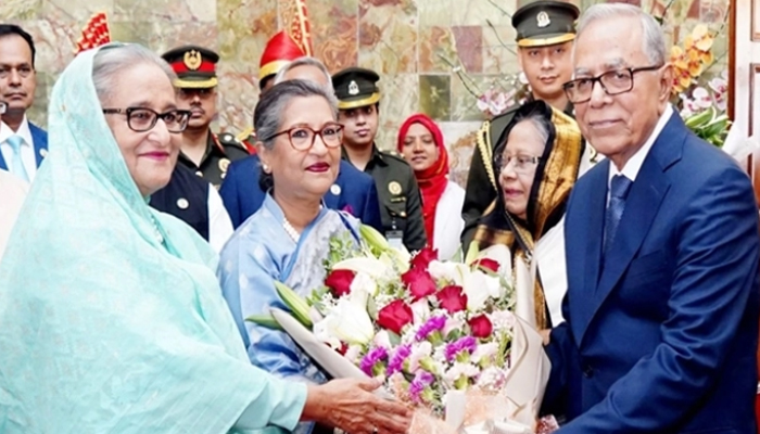 গার্ড অব অনারসহ বর্ণাঢ্য আয়োজনে আবদুল হামিদকে বিদায়