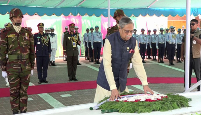 বঙ্গবন্ধুর সমাধিতে নতুন রাষ্ট্রপতির শ্রদ্ধা