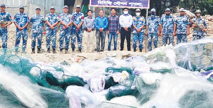 কোস্ট গার্ডের অভিযানে কারেন্ট ও দুয়ারি জাল জব্দ