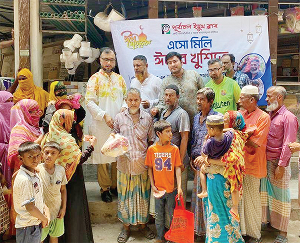 উত্তর বাড্ডা পূর্বাচল ইয়ুথ ক্লাবের ঈদ উপহার বিতরণ