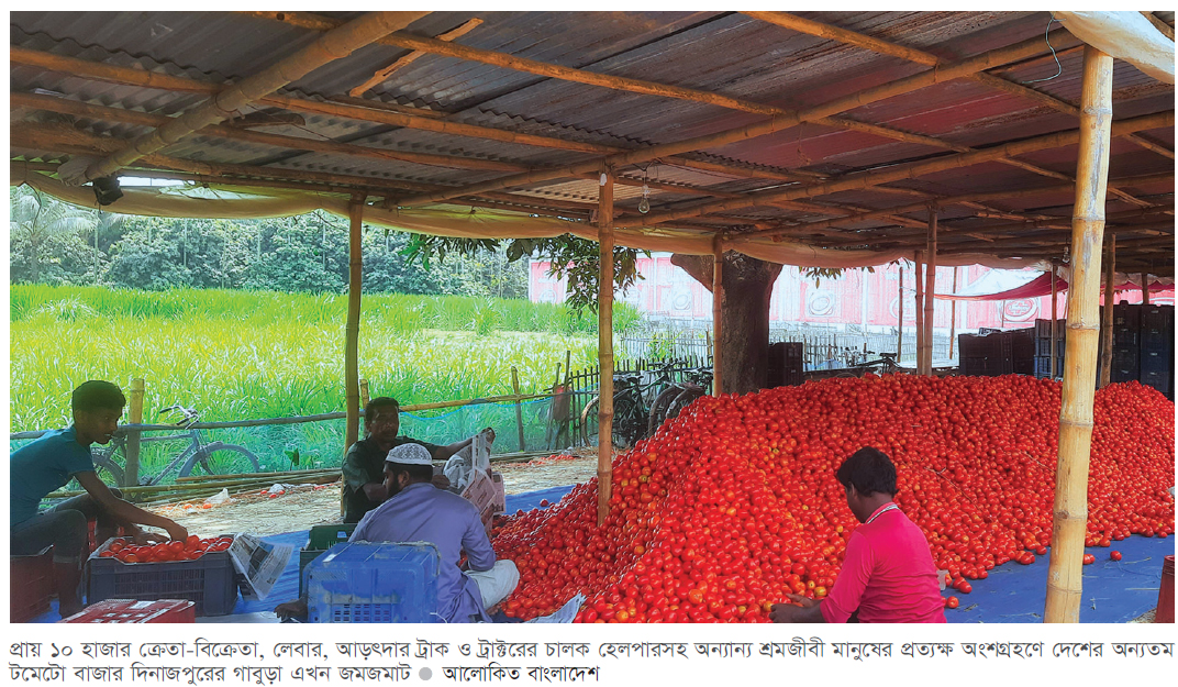 ক্রেতার উপচে পড়া ভিড়