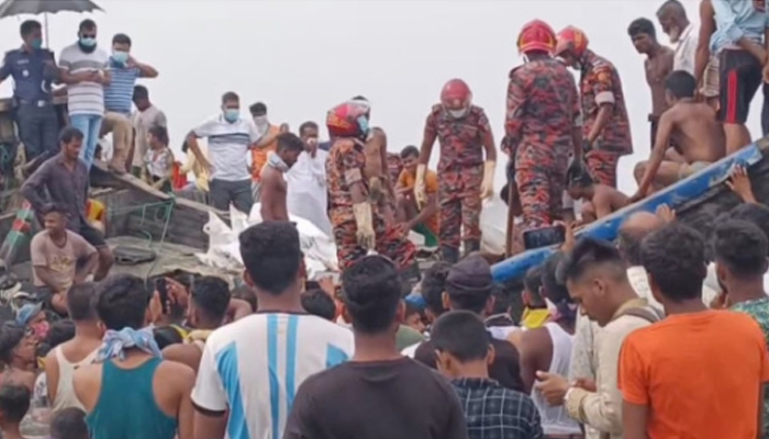 ট্রলারে ১০ মরদেহ: ডাকাত দলকে ধাওয়া করে গণপিটুনির পর হত্যা