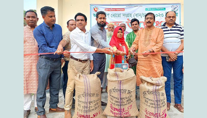 বীরগঞ্জে খাদ্য গুদামে বোরো ধান-চাল ক্রয়ের শুভ উদ্বোধনে এমপি গোপাল