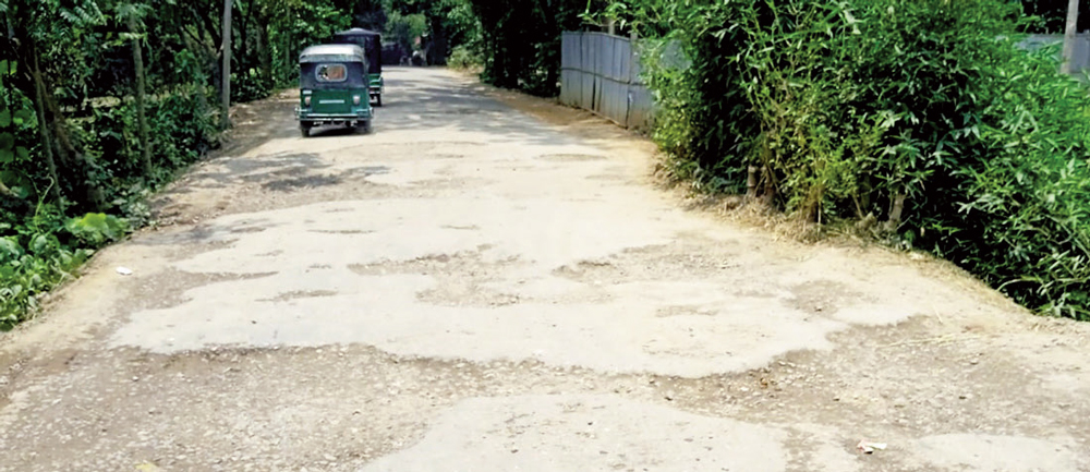 ৫ কিমি. সড়কে শত শত গর্ত