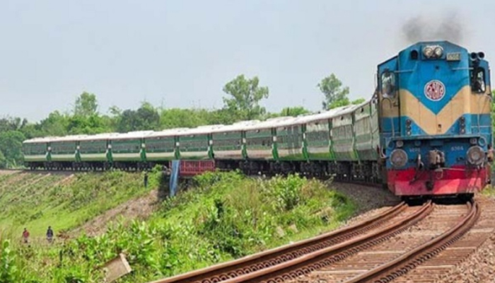 সীতাকুণ্ডে ট্রেনের ধাক্কায় দুই যুবক নিহত