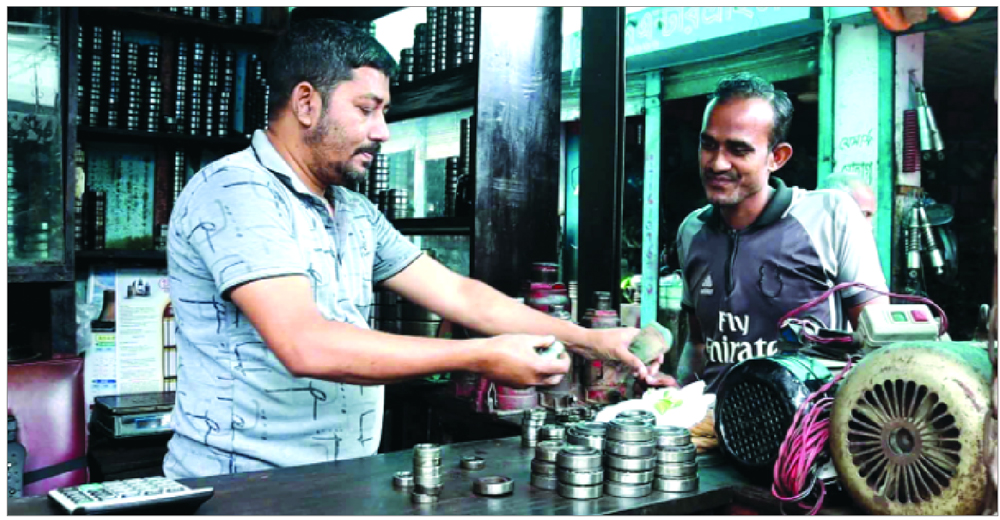 পুরোনো শ্যালো মেশিনের যন্ত্রাংশ ও জাহাজের নাটবল্টুর জমজমাট ব্যবসা