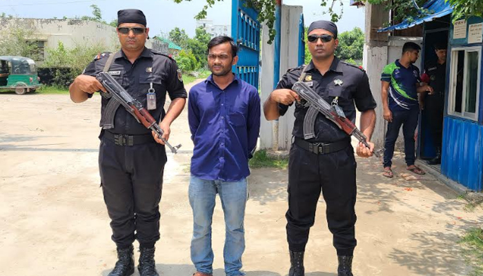 রূপগঞ্জে শিশুকে শ্বাসরোধে হত্যার আসামী রাজধানীর নর্দ্দা থেকে গ্রেপ্তার