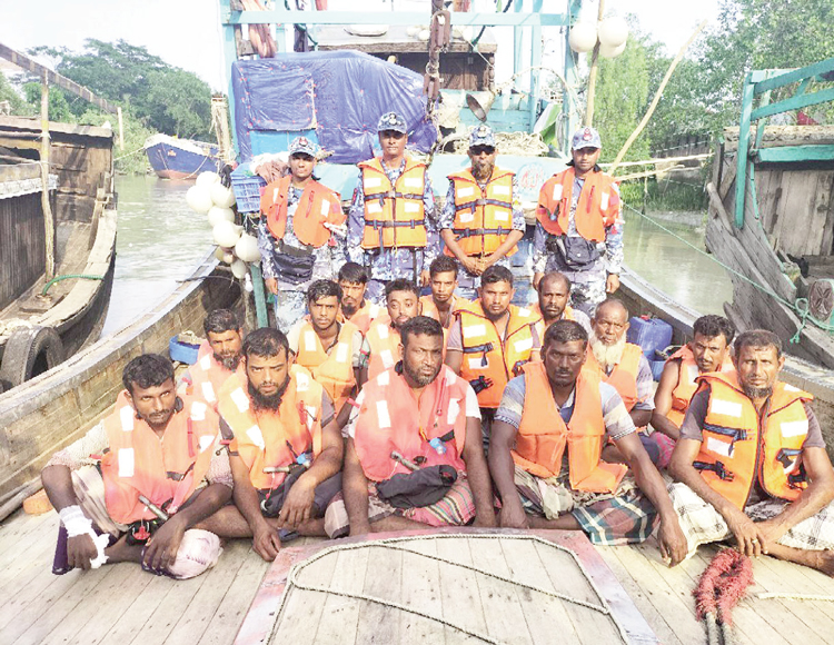 ১৪ জেলেকে জীবিত উদ্ধার করেছে কোস্ট গার্ড