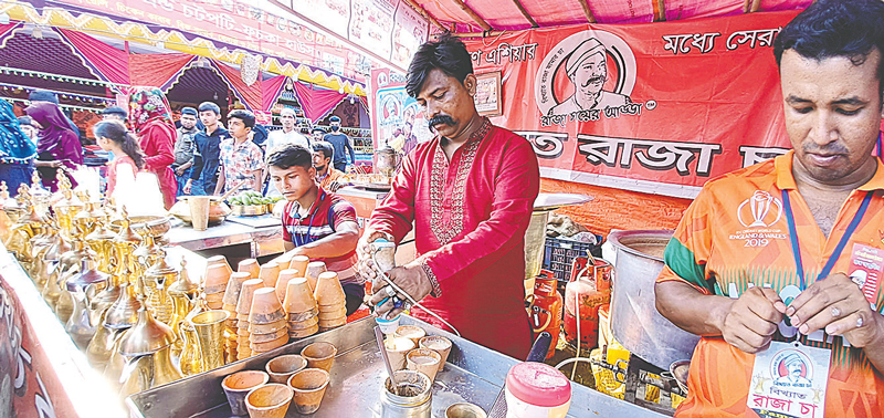 মেলায় নজর কেড়েছে রাজা চা