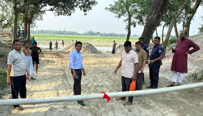 ময়মনসিংহে অবৈধ বালু উত্তোলন বন্ধে এসিল্যান্ডের ভ্রাম্যমান আদালত  