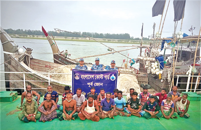 ১৩ দিন ভাসতে থাকা ২১ জেলে জীবিত উদ্ধার