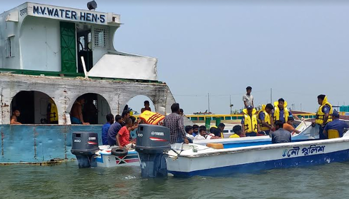 পদ্মা-মেঘনায় ৫০ বালুবাহী বাল্কহেড জব্দ, আটক শতাধিক