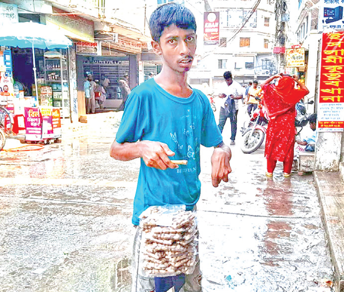 ‘ভিক্ষা করি না, কামাই করে খাই’